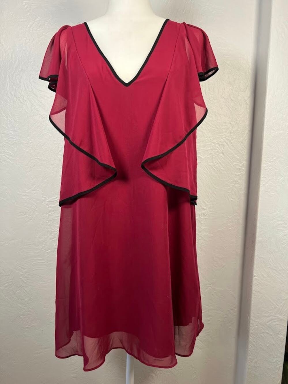 BCBGeneration Wine Red Chiffon M Black Trim Flutter Sleeve V-Neck Shift Dress
